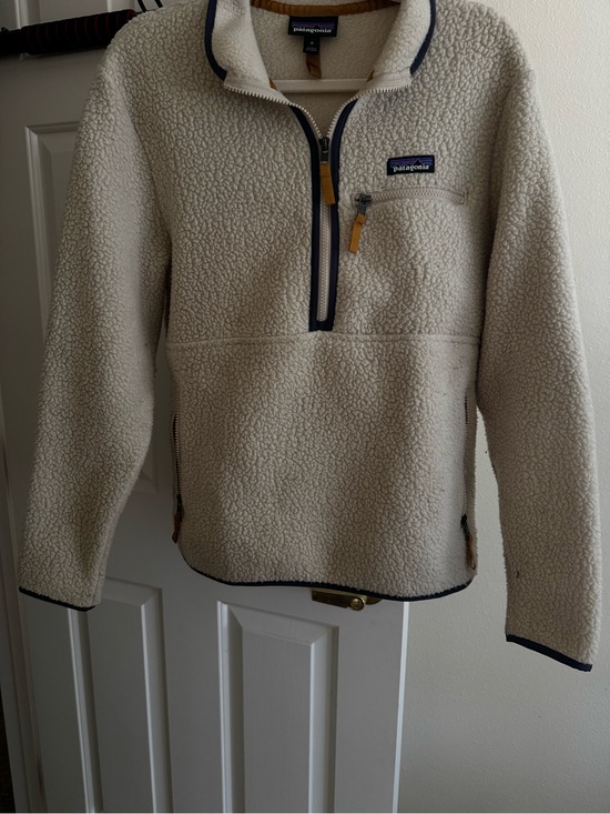 Patagonia Sweaters - Patagonia Cream Sherpa Pullover with Navy Trim